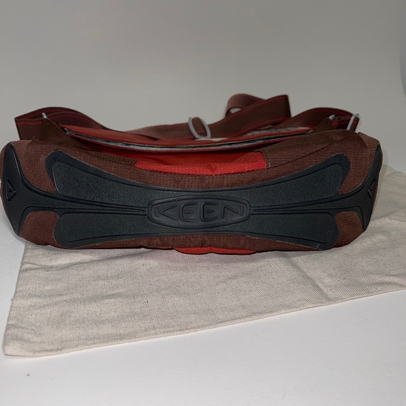 KEEN crossbody men's bag! - Picture 4 of 8